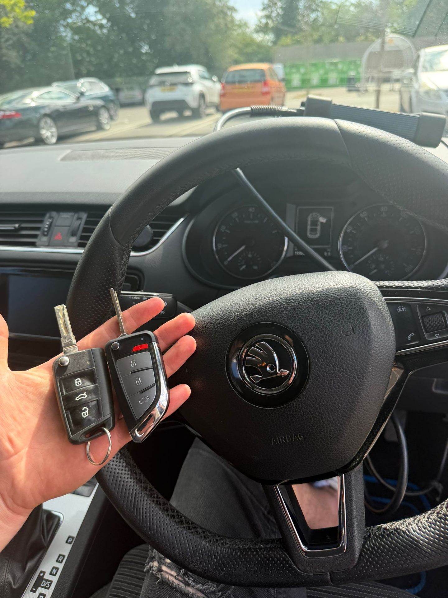 Skoda Superb replacement smart key cut and programmed on the steering wheel in West London